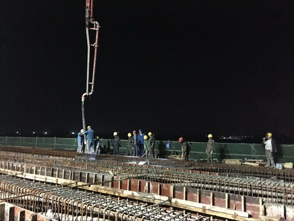 昌东大道南延工程雄溪河大桥一连梁 首次浇筑圆满完成_w66国际app