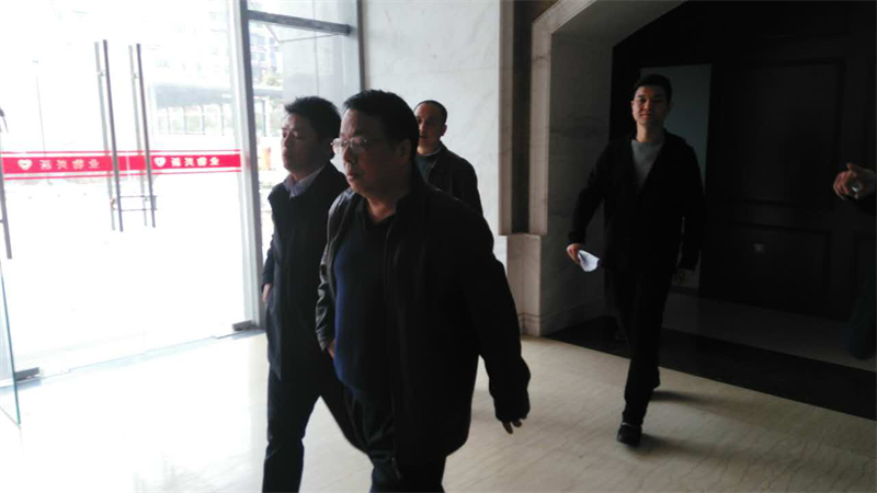 集团公司总司理万先逵、副总司理周志宏一行亲临利民佳苑小区现场指导事情_w66国际app