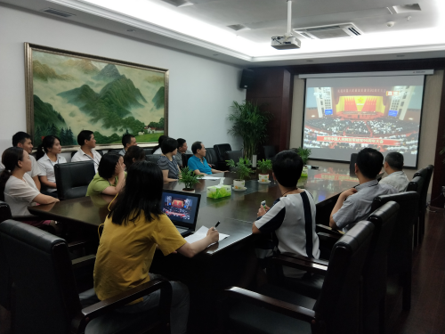 置业公司组织员工收看建军90周年大会_w66国际app