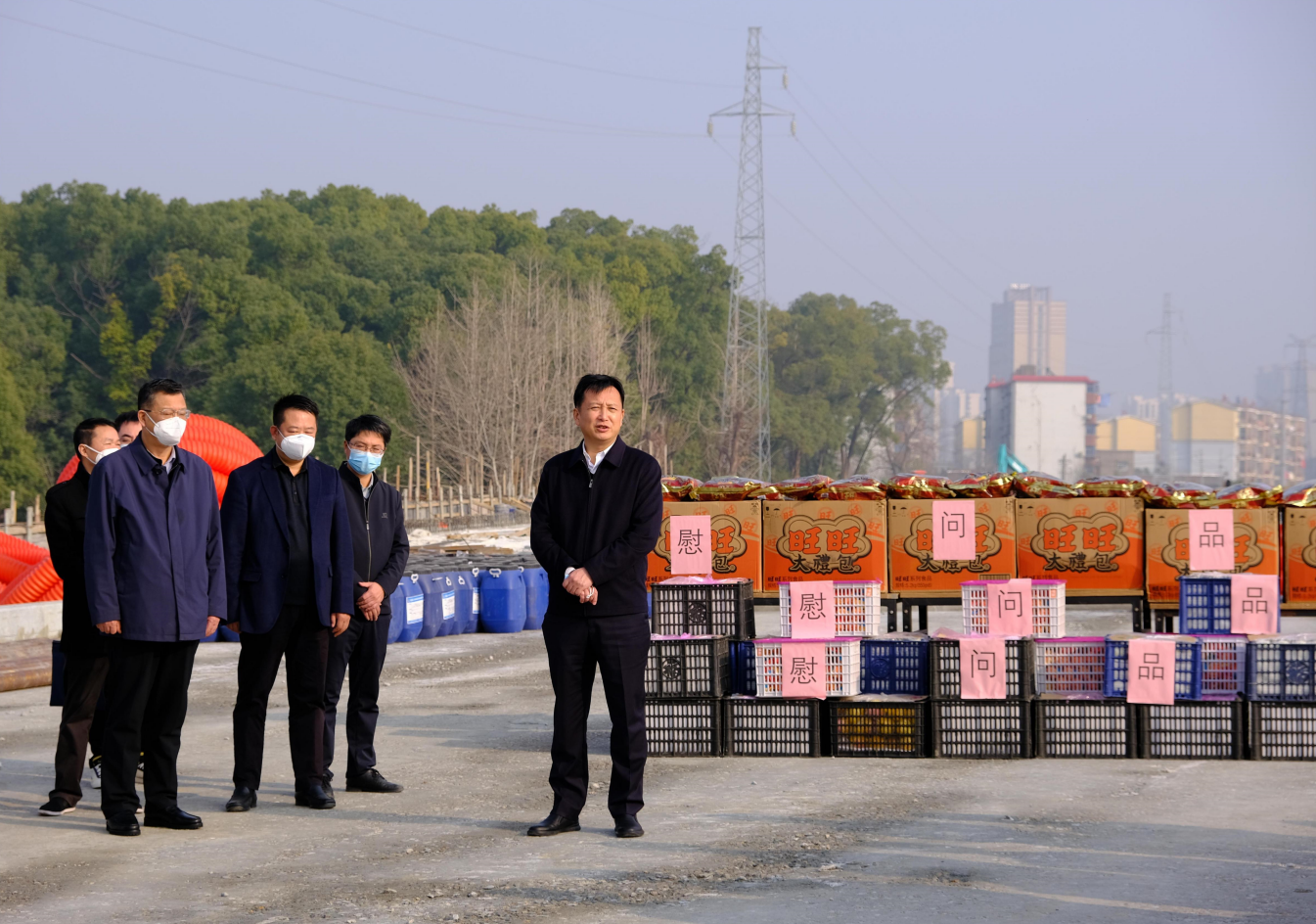 市委常委、副市长肖云走访慰问丹霞路项目一线工人_w66国际app